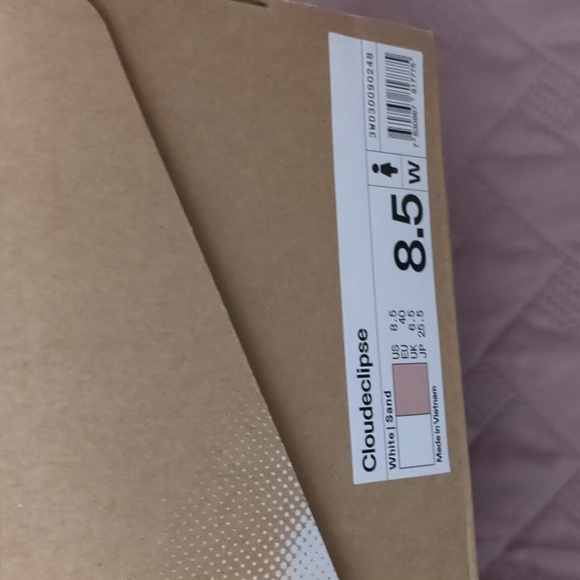 On cloud eclipse.  Women's 8.5 - Picture 2 of 8